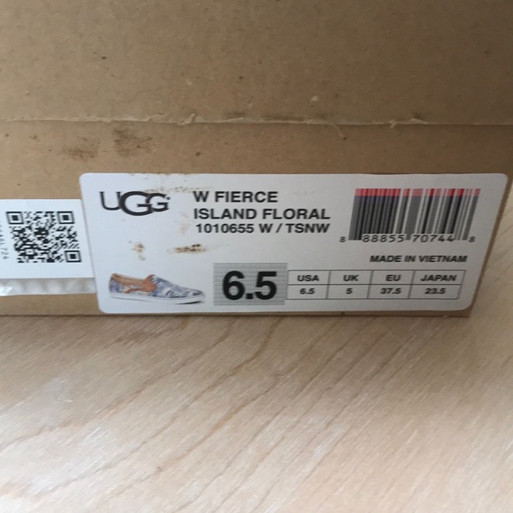Shoes - UGG canvas shoes.